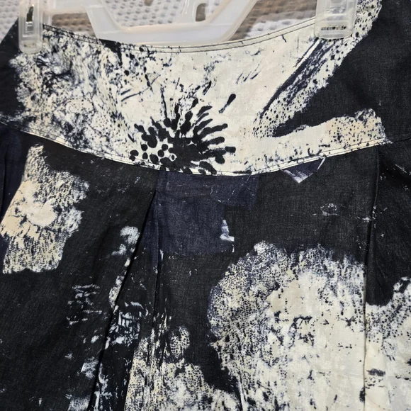 Carlisle Navy and Beige Floral A-Line Skirt With Pockets. - Picture 11 of 14